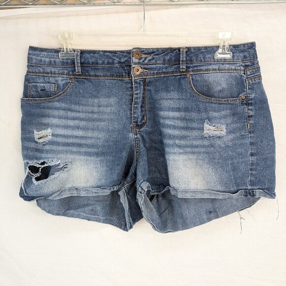 LEI Tatum High Rise Medium Wash Jean Shorts Distressed Double Button Size 17 - Picture 1 of 11